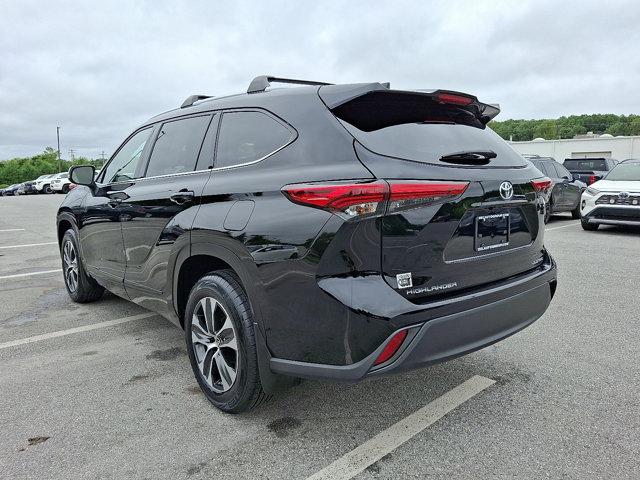 used 2022 Toyota Highlander car, priced at $38,990