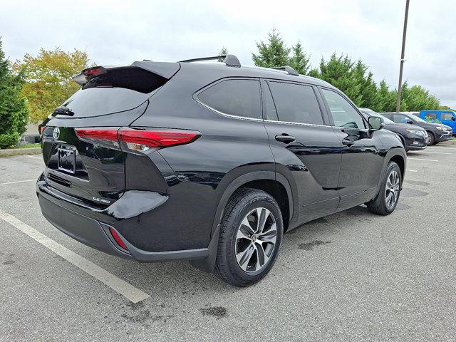 used 2022 Toyota Highlander car, priced at $38,990