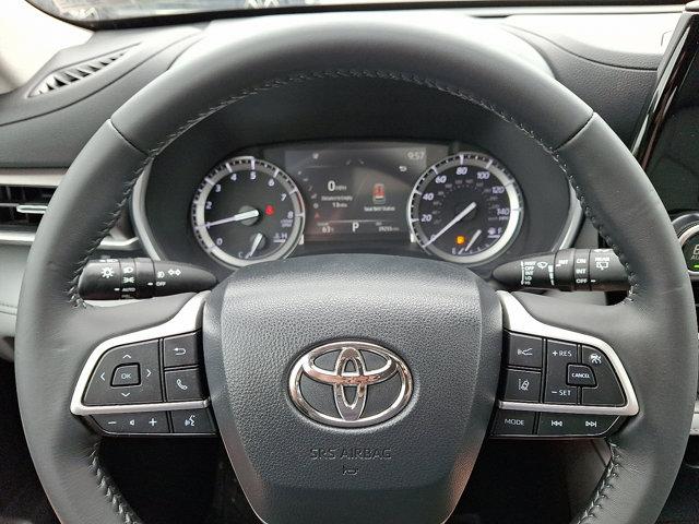 used 2022 Toyota Highlander car, priced at $38,990