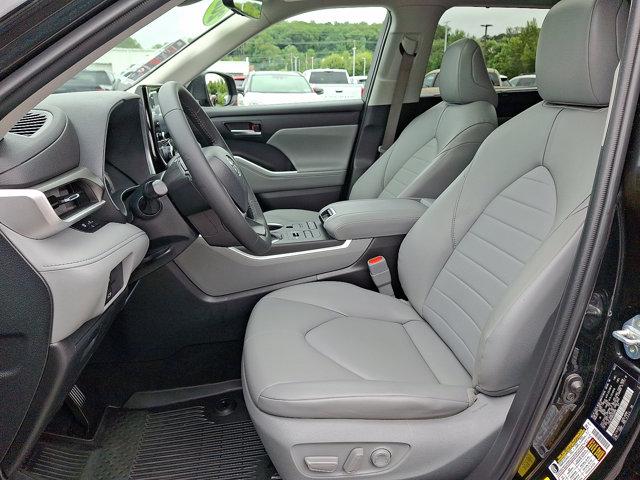 used 2022 Toyota Highlander car, priced at $38,990