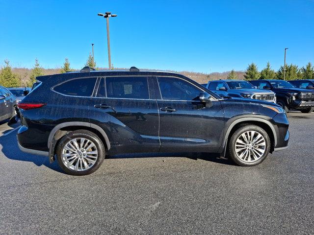 used 2021 Toyota Highlander car, priced at $38,890