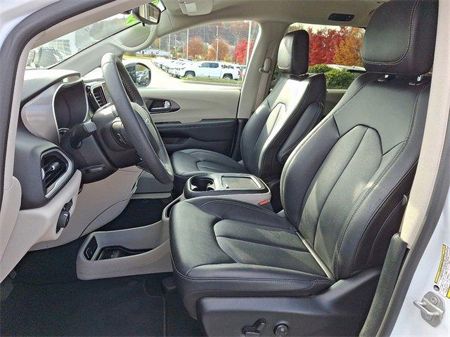 used 2024 Chrysler Pacifica car, priced at $29,995