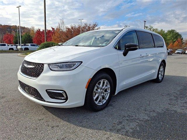 used 2024 Chrysler Pacifica car, priced at $29,995