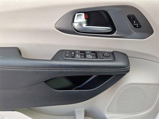 used 2024 Chrysler Pacifica car, priced at $29,995