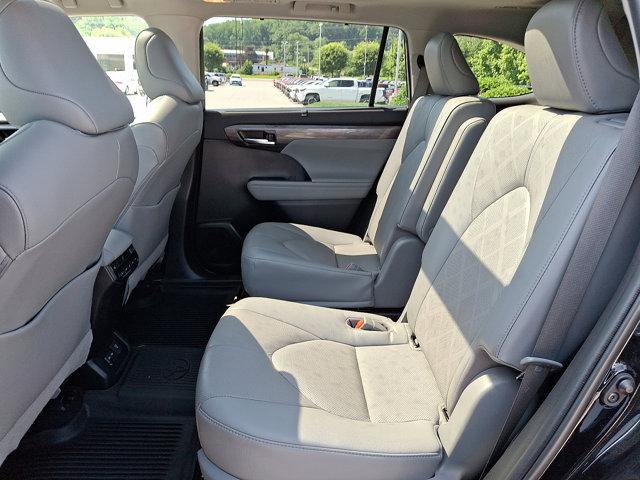 used 2022 Toyota Highlander car, priced at $41,990