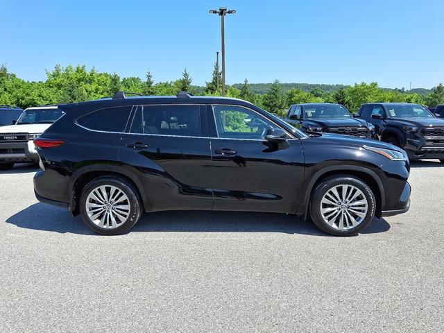 used 2022 Toyota Highlander car, priced at $41,990