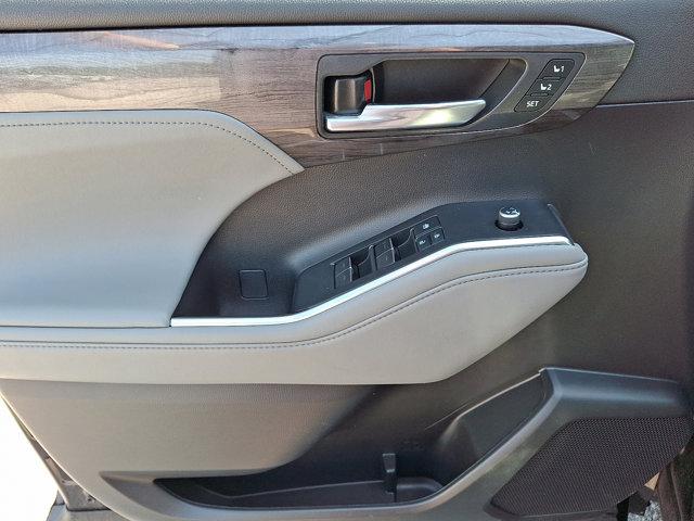 used 2022 Toyota Highlander car, priced at $41,990
