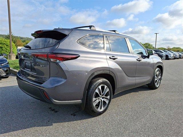 used 2024 Toyota Highlander car, priced at $43,590