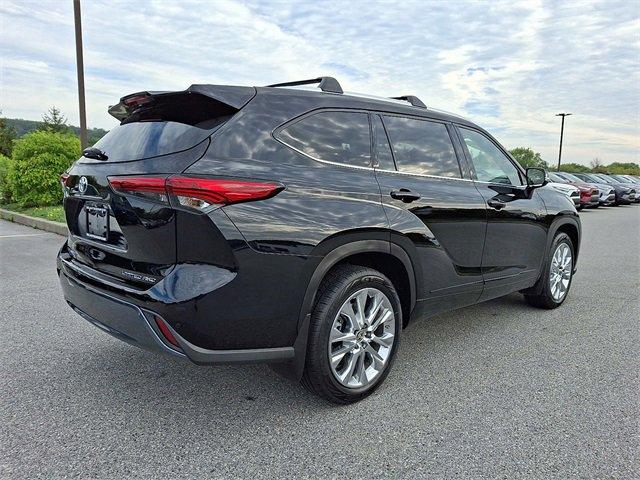 used 2023 Toyota Highlander car, priced at $38,995