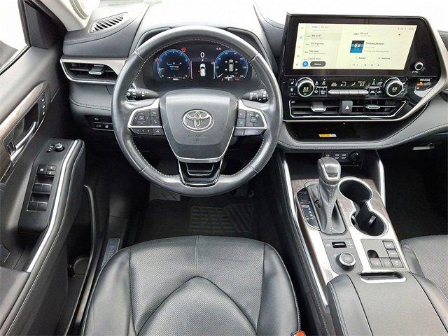 used 2023 Toyota Highlander car, priced at $38,995