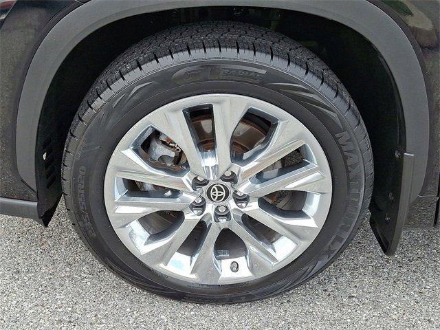 used 2023 Toyota Highlander car, priced at $38,995