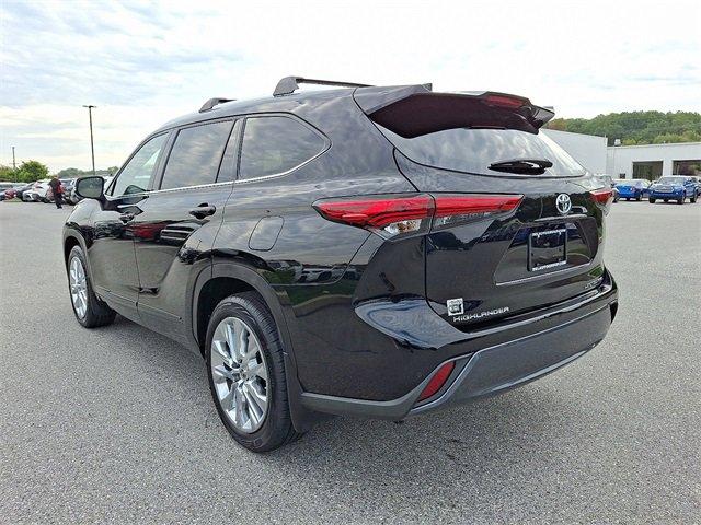 used 2023 Toyota Highlander car, priced at $38,995
