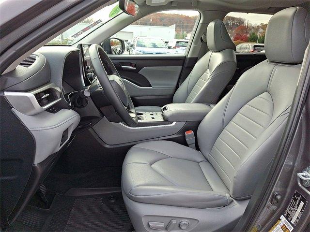 used 2024 Toyota Highlander car, priced at $41,590