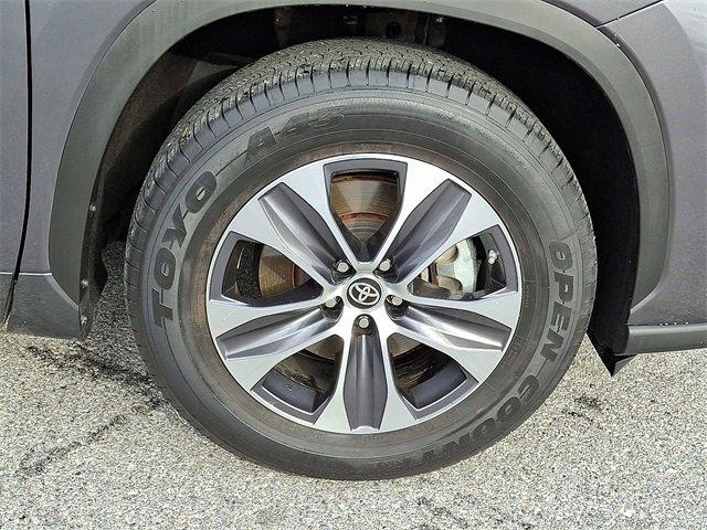 used 2024 Toyota Highlander car, priced at $41,590