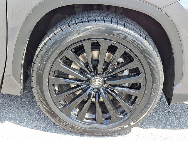 used 2023 Toyota Highlander car, priced at $44,590