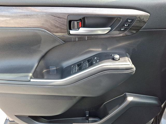 new 2025 Toyota Highlander car, priced at $55,073