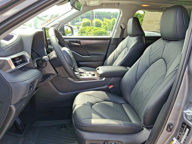 new 2025 Toyota Highlander car, priced at $55,073