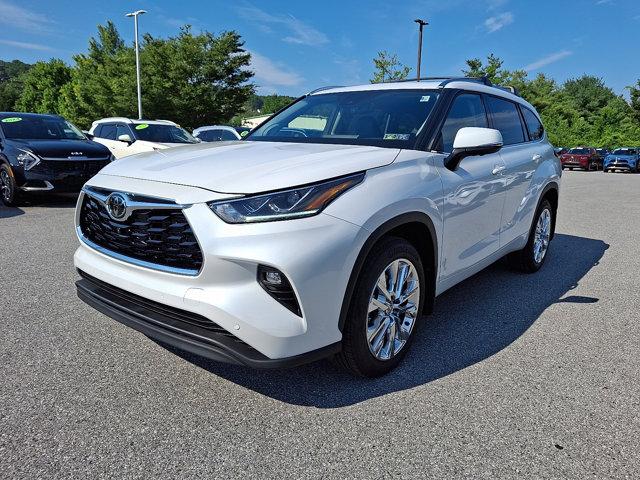new 2025 Toyota Highlander car, priced at $52,528
