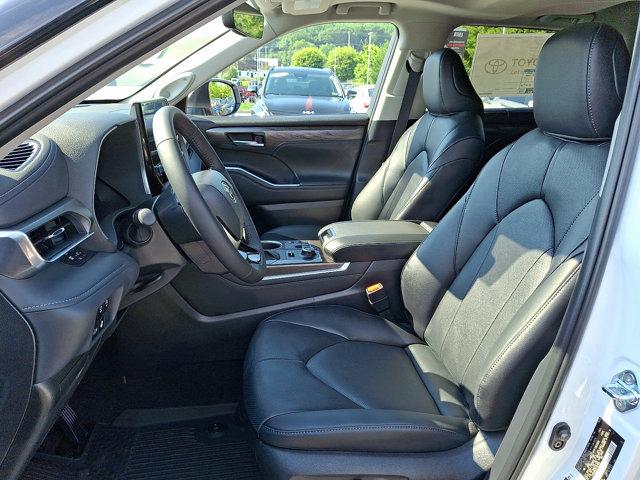 new 2025 Toyota Highlander car, priced at $52,528