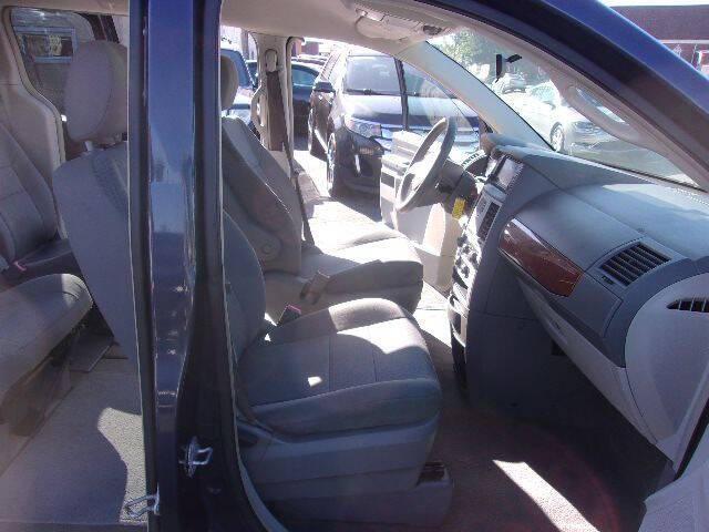 used 2009 Chrysler Town & Country car