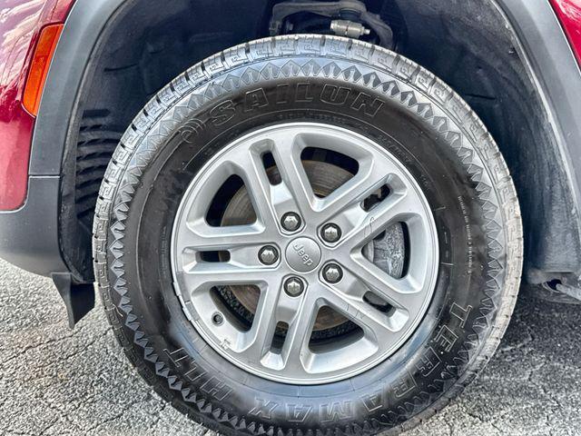 used 2024 Jeep Grand Cherokee car, priced at $25,690