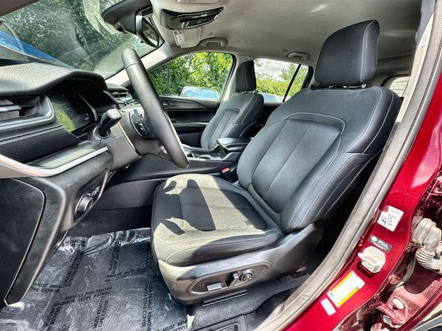 used 2024 Jeep Grand Cherokee car, priced at $25,690