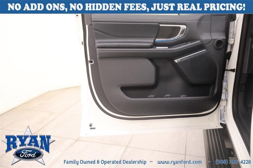 new 2025 Ford Expedition car, priced at $77,910