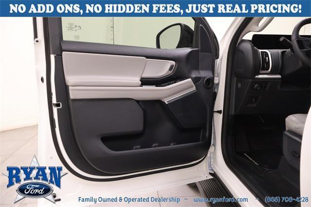 new 2025 Ford Expedition Max car, priced at $77,335