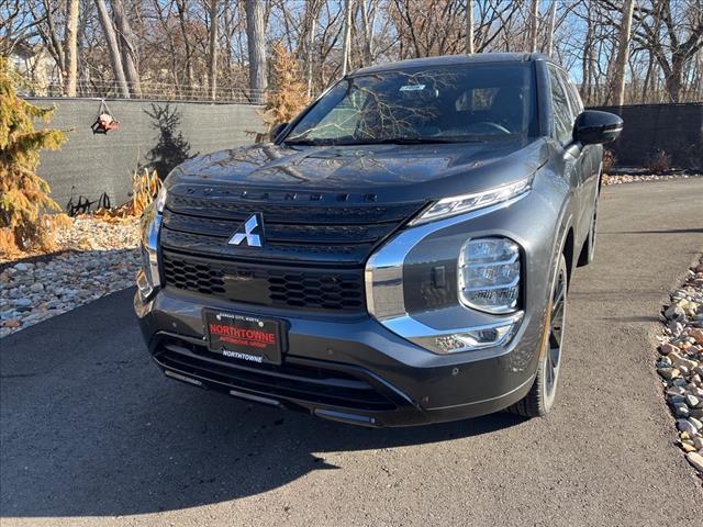 new 2024 Mitsubishi Outlander car, priced at $33,945