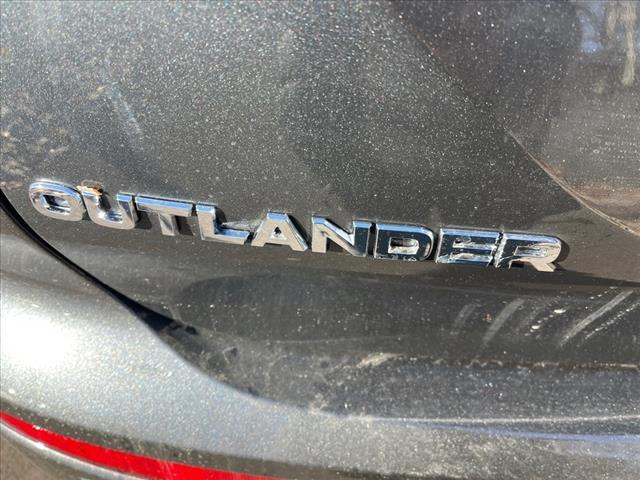 new 2024 Mitsubishi Outlander car, priced at $33,945