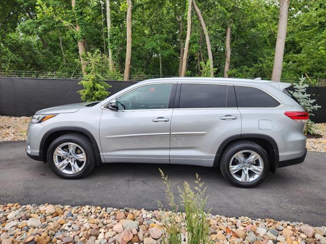 used 2019 Toyota Highlander car, priced at $28,900