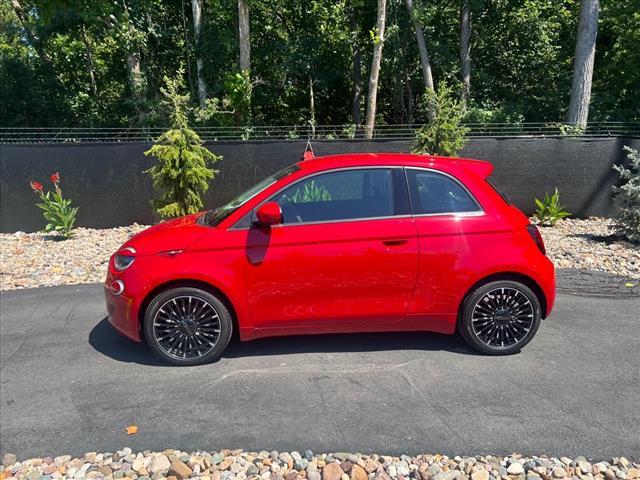 new 2024 FIAT 500e car, priced at $34,095