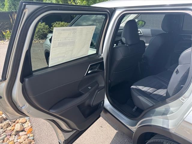 new 2025 Mitsubishi Outlander car, priced at $34,500