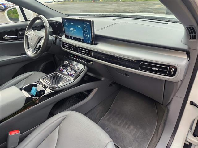 used 2022 Lincoln Nautilus car, priced at $36,900