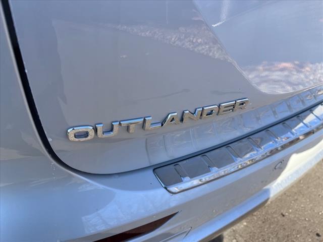 new 2024 Mitsubishi Outlander car, priced at $35,870