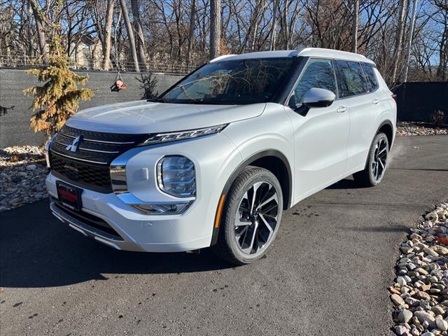 new 2024 Mitsubishi Outlander car, priced at $35,870