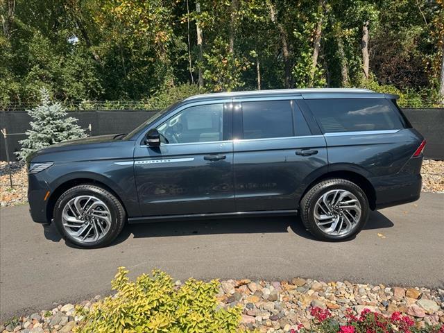 new 2025 Lincoln Navigator car, priced at $103,185
