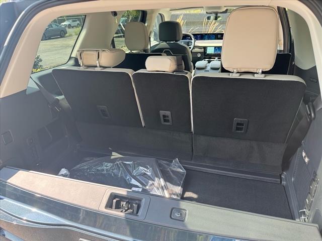 new 2025 Lincoln Navigator car, priced at $103,185