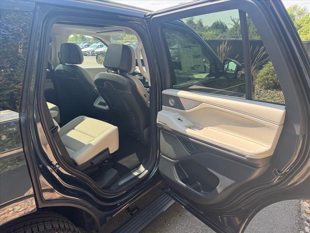 new 2025 Lincoln Navigator car, priced at $103,185