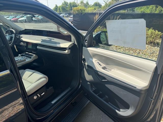 new 2025 Lincoln Navigator car, priced at $103,185