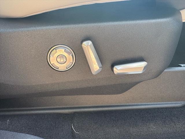 new 2025 Lincoln Navigator car, priced at $103,185