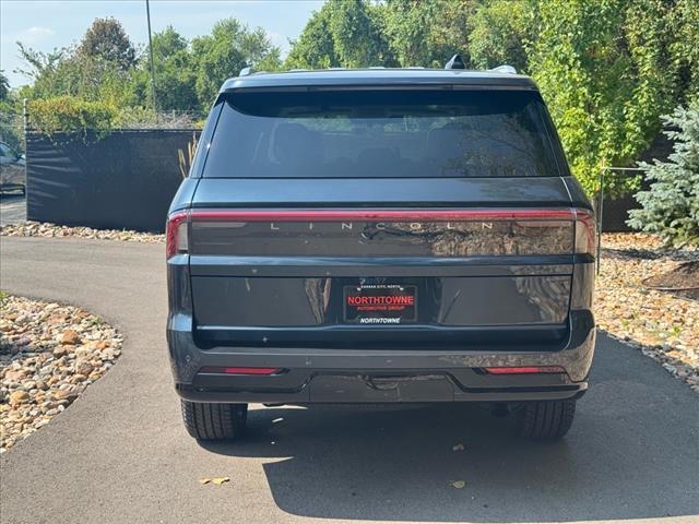new 2025 Lincoln Navigator car, priced at $103,185