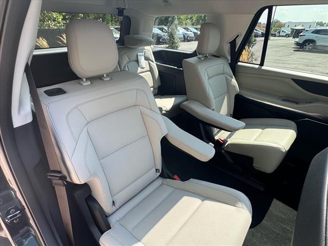 new 2025 Lincoln Navigator car, priced at $103,185