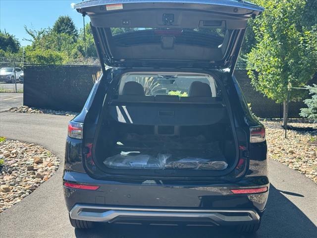 new 2025 Mitsubishi Outlander car, priced at $42,535