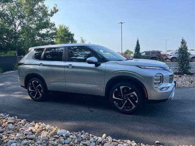 new 2024 Mitsubishi Outlander car, priced at $32,275