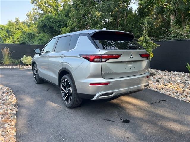 new 2024 Mitsubishi Outlander car, priced at $32,275