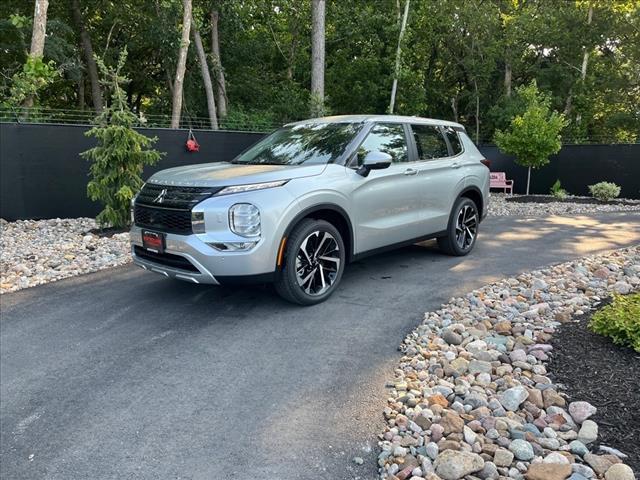 new 2024 Mitsubishi Outlander car, priced at $32,275