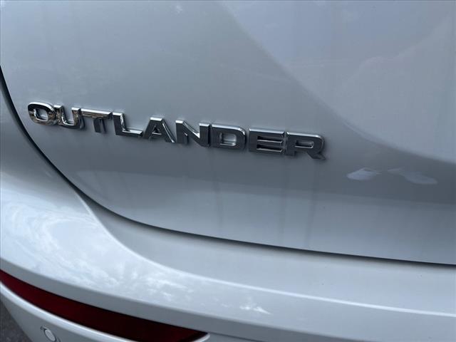 new 2024 Mitsubishi Outlander car, priced at $40,130