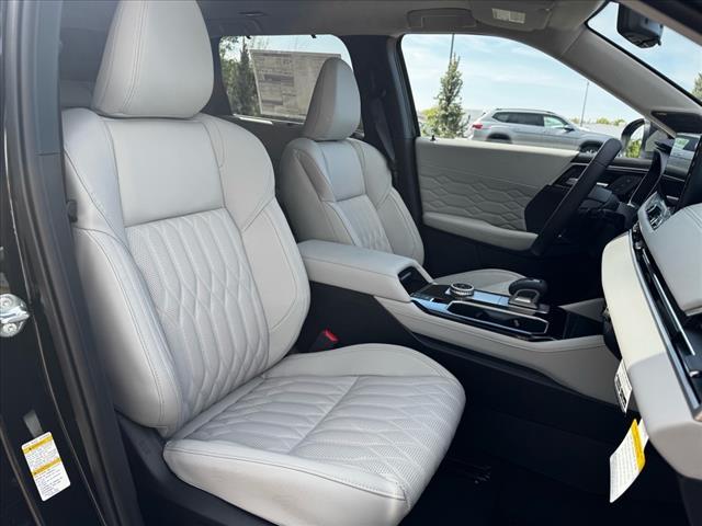 new 2025 Mitsubishi Outlander car, priced at $42,535