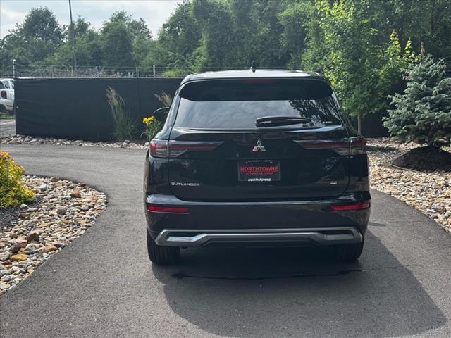 new 2025 Mitsubishi Outlander car, priced at $37,380